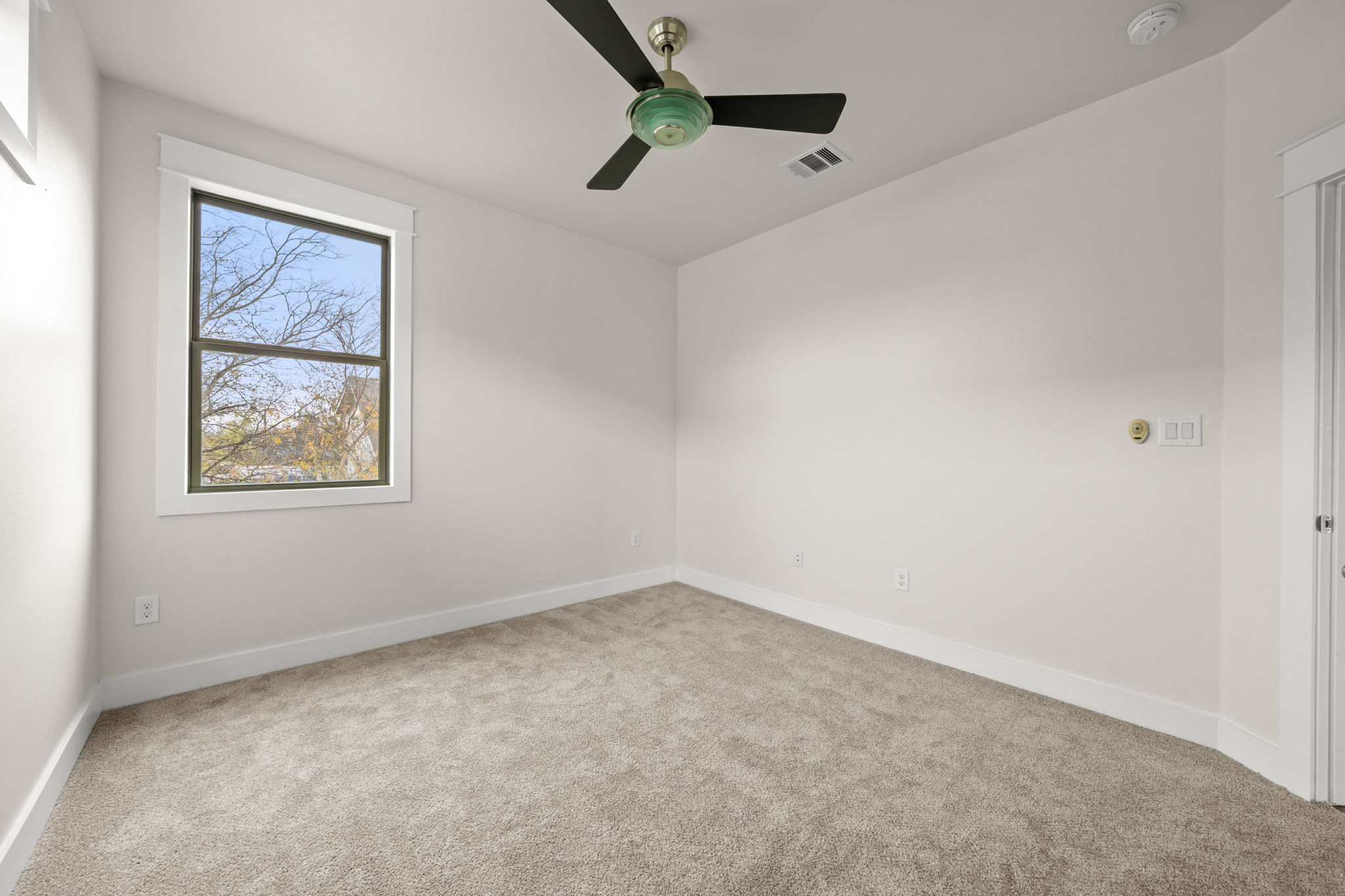 1160 Nickols Avenue, Unit A Austin, TX 78721 - Photo 15 of 40 Spare room featuring light carpet and a ceiling fan