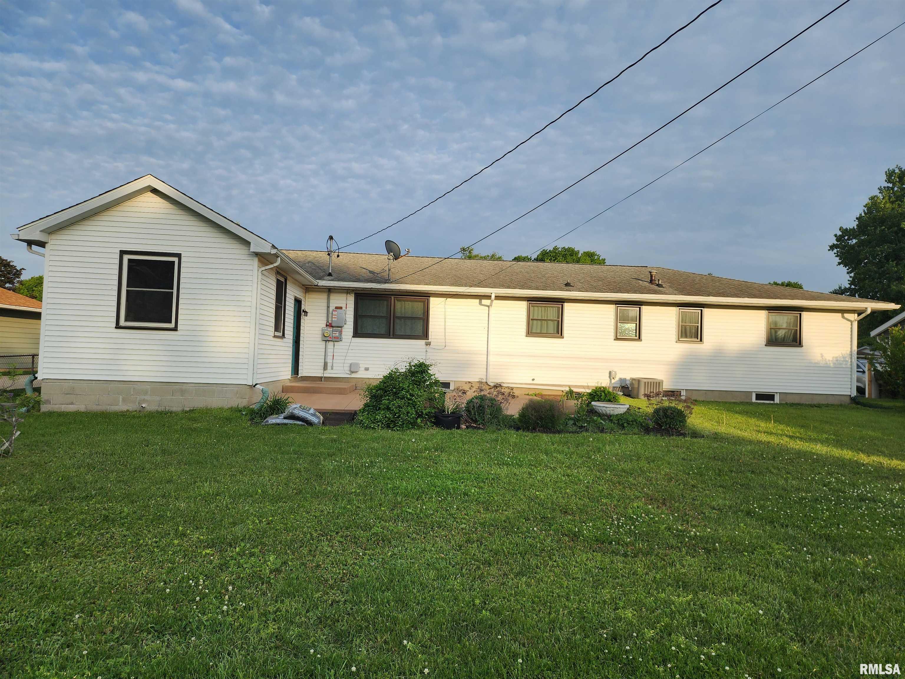 1519 Rutledge Drive Lincoln, IL 62656 - Photo 2 of 34 Gallery Image 2
