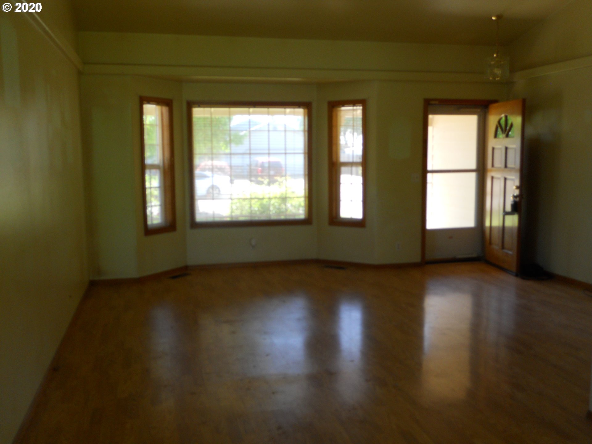 1560 T Street Springfield, OR 97477 - Photo 2 of 14