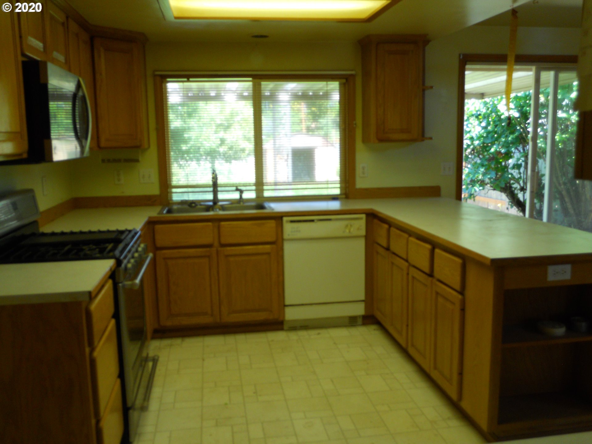 1560 T Street Springfield, OR 97477 - Photo 5 of 14