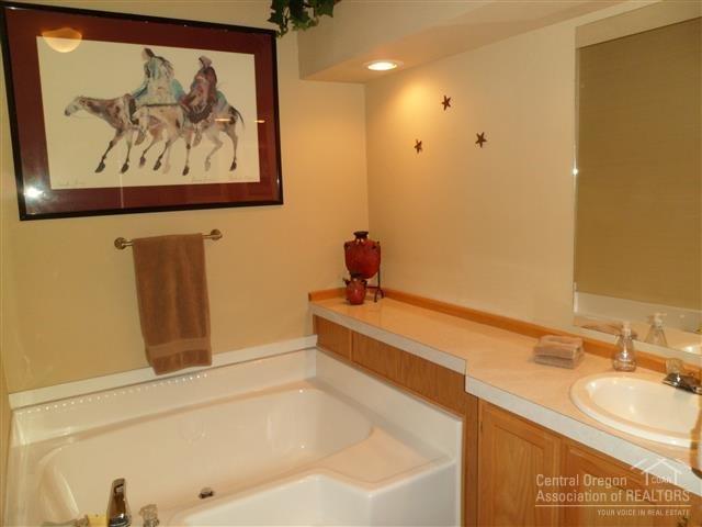 15990 Jacobsen Road La Pine, OR 97739 - Photo 12 of 25 Large master bath with separate bathtub