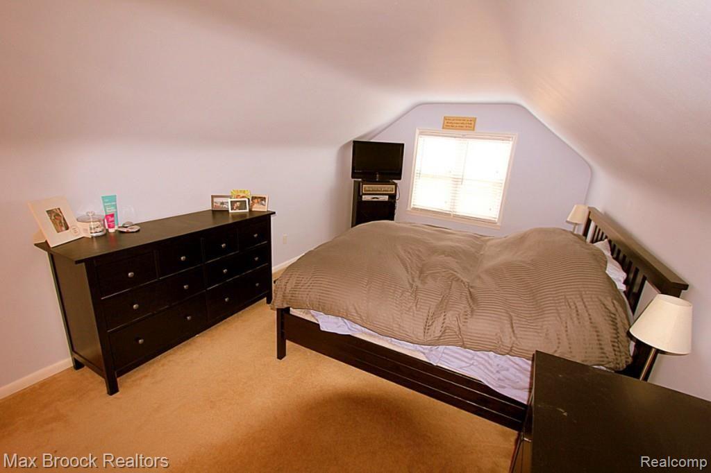 2768 Manchester Road Birmingham, MI 48009 - Photo 13 of 20 **PLENTY OF ROOM FOR A KING**