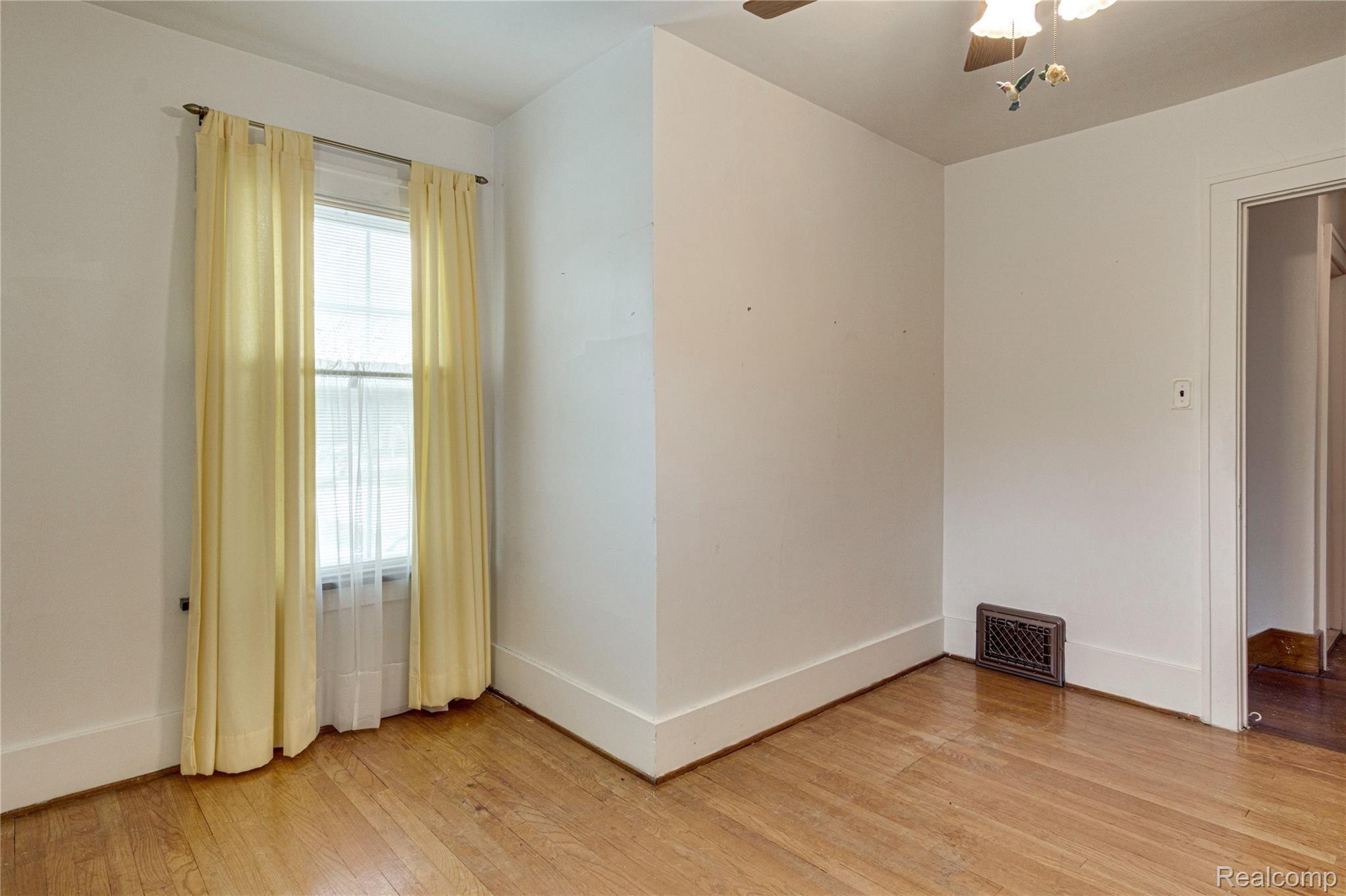 5494 Corunna Road Flint, MI 48532 - Photo 42 of 48 Interiors (28 of 34).jpg