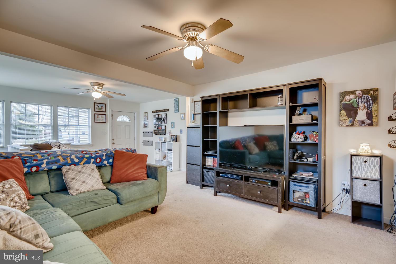 113 Compass Road Baltimore, MD 21220 - Photo 11 of 32 LIving room