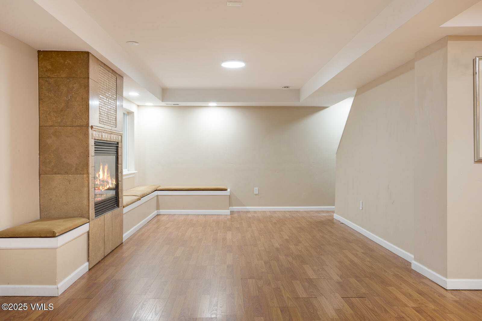260 Longview Avenue Eagle, CO 81631 - Photo 8 of 34 a view of an empty room with a window