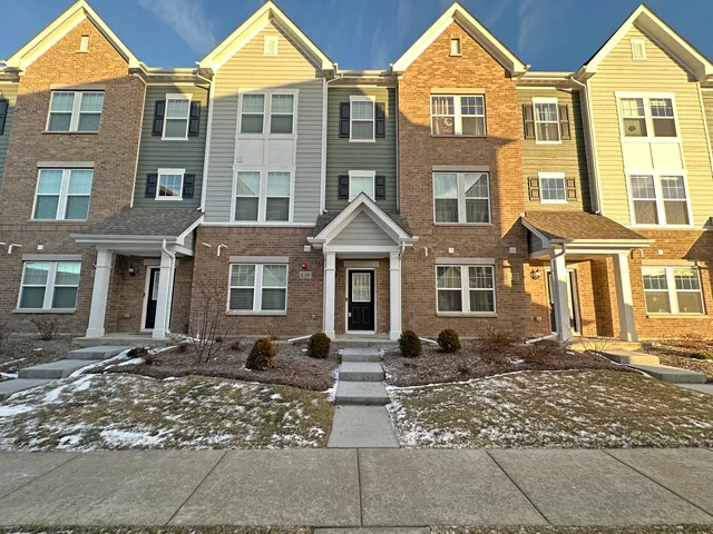 $4,200 | 134 Yorktown Court, Libertyville, IL 60048