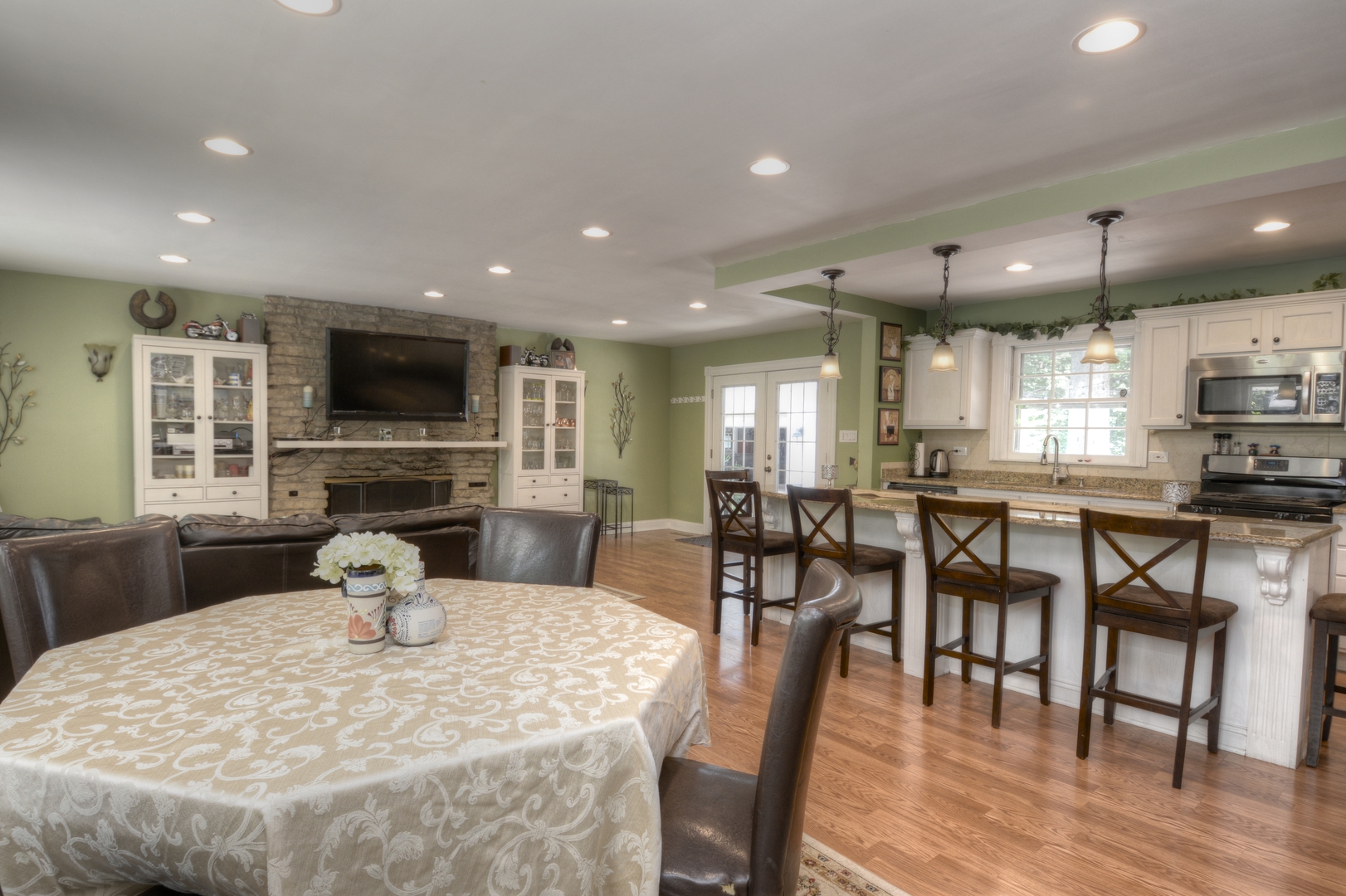 4N150 Thorntree Road St. Charles, IL 60174 - Photo 2 of 29 a large kitchen with a table and chairs