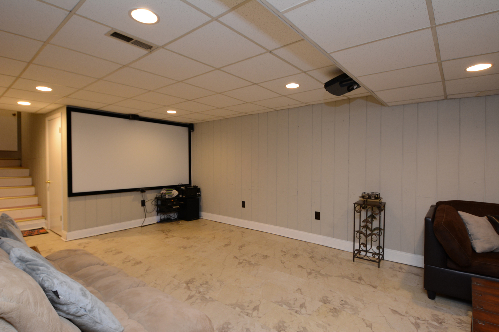 4N150 Thorntree Road St. Charles, IL 60174 - Photo 18 of 29 a room with furniture