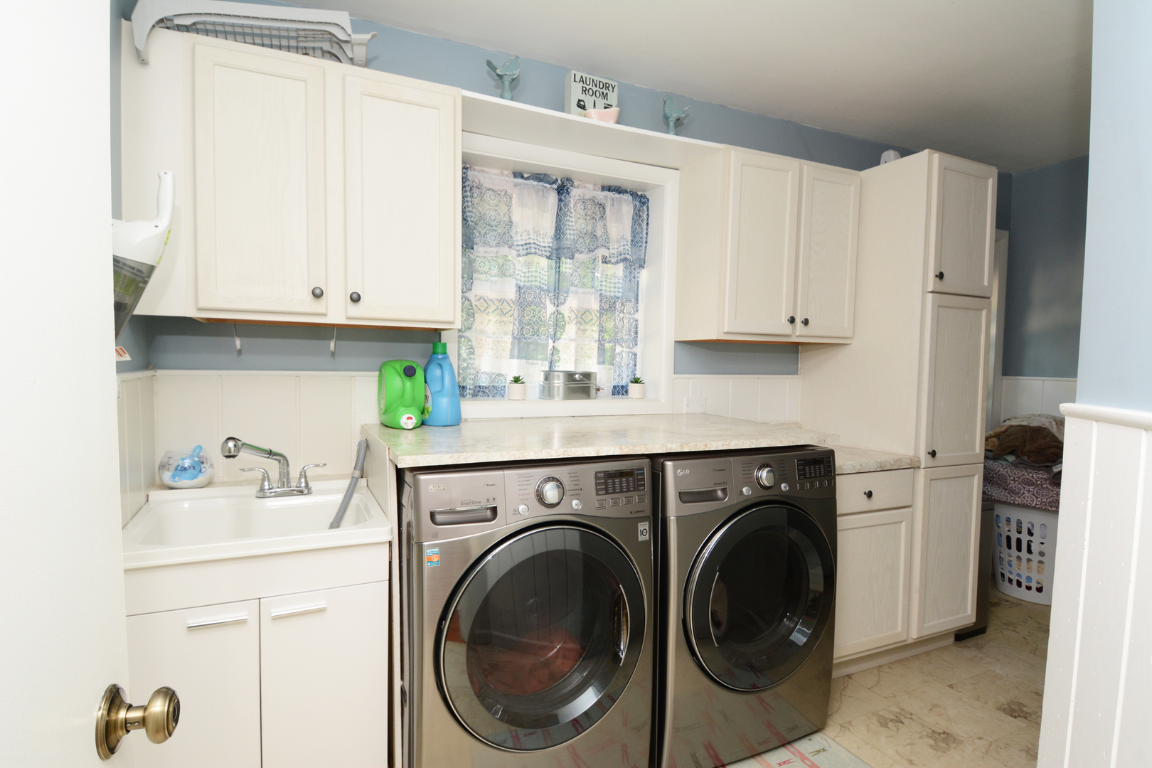 4N150 Thorntree Road St. Charles, IL 60174 - Photo 9 of 29 a view of cabinets a washer and dryer in a kitchen