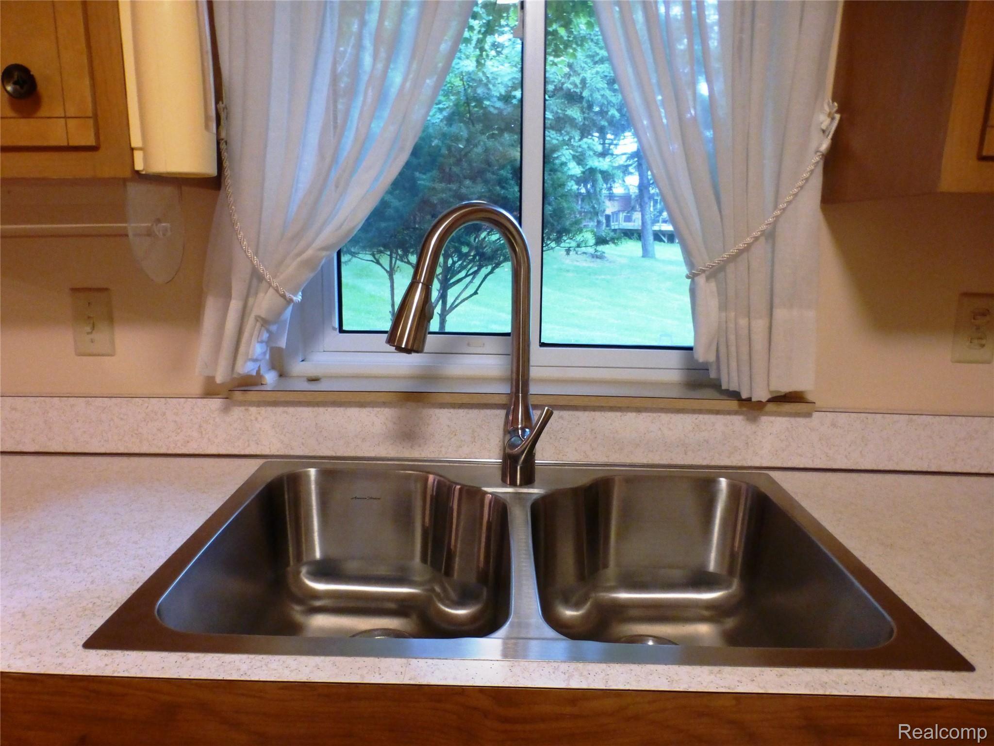736 Wilwood Road Rochester, MI 48309 - Photo 9 of 47 9.JPG