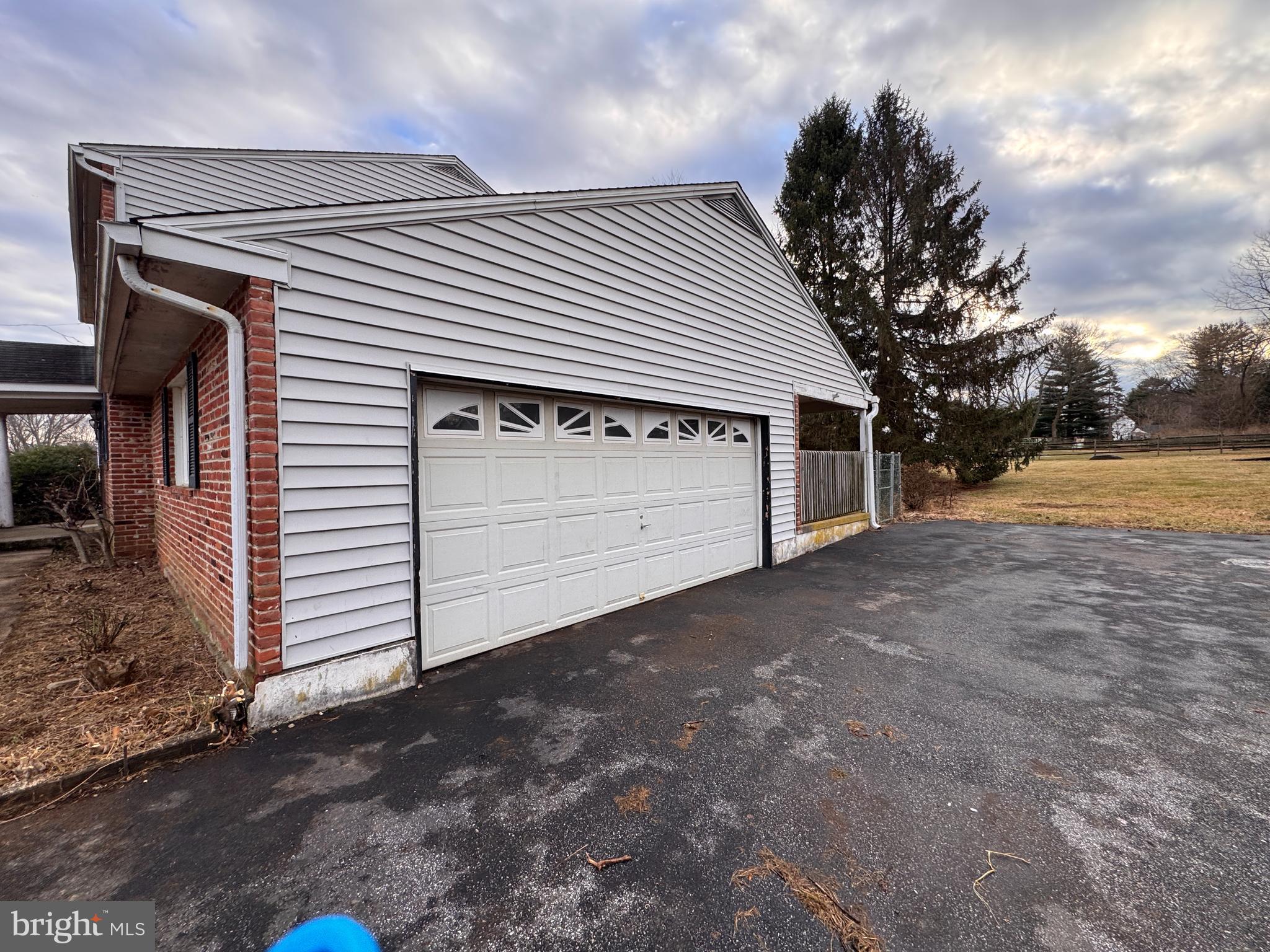 garage / driveway