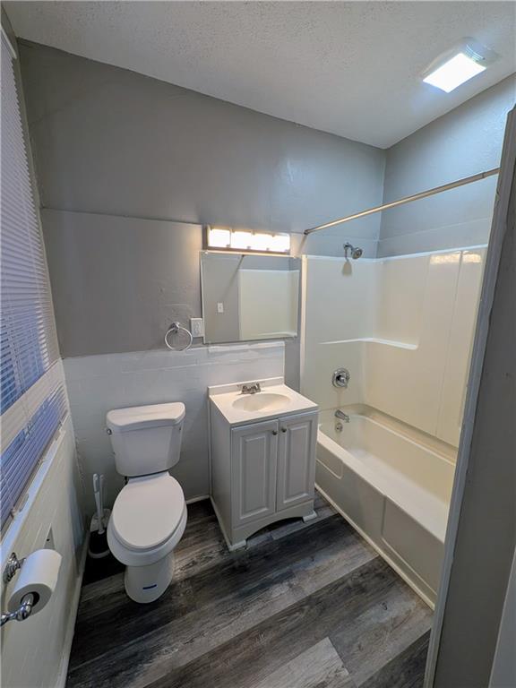 82 Harlem Avenue McKees Rocks, PA 15136 - Photo 16 of 27 a bathroom with a sink a toilet and bathtub