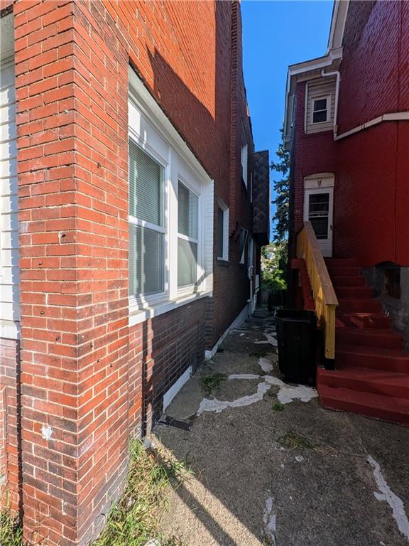 82 Harlem Avenue McKees Rocks, PA 15136 - Photo 27 of 27 a front view of a house