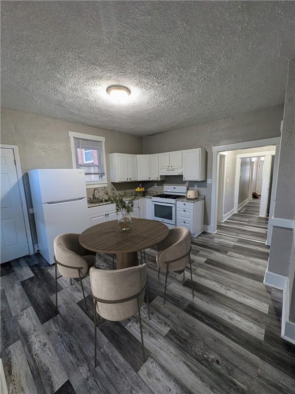 82 Harlem Avenue McKees Rocks, PA 15136 - Photo 7 of 27 a dining room with furniture and wooden floor