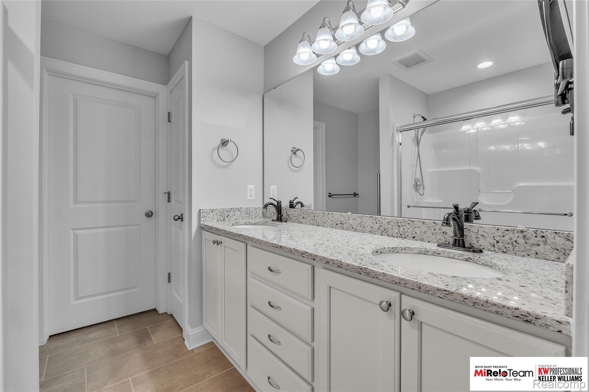 1909 Egret Pointe Howell, MI 48843 - Photo 19 of 45 egret-32.jpg