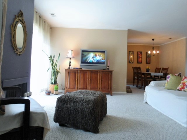 397 Springlake Lane, Unit D Aurora, IL 60504 - Photo 5 of 18