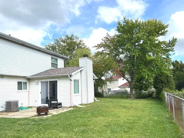 $3,000 | 1669 Cape Breton Court, Hoffman Estates, IL 60192
