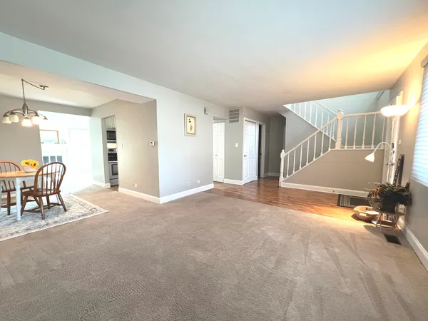 $3,000 | 1669 Cape Breton Court, Hoffman Estates, IL 60192