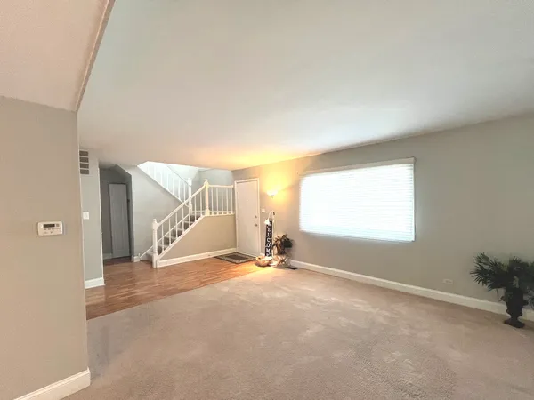 $3,000 | 1669 Cape Breton Court, Hoffman Estates, IL 60192