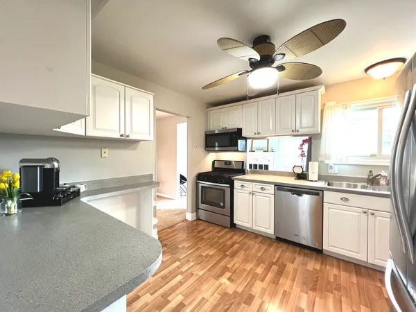 $3,000 | 1669 Cape Breton Court, Hoffman Estates, IL 60192