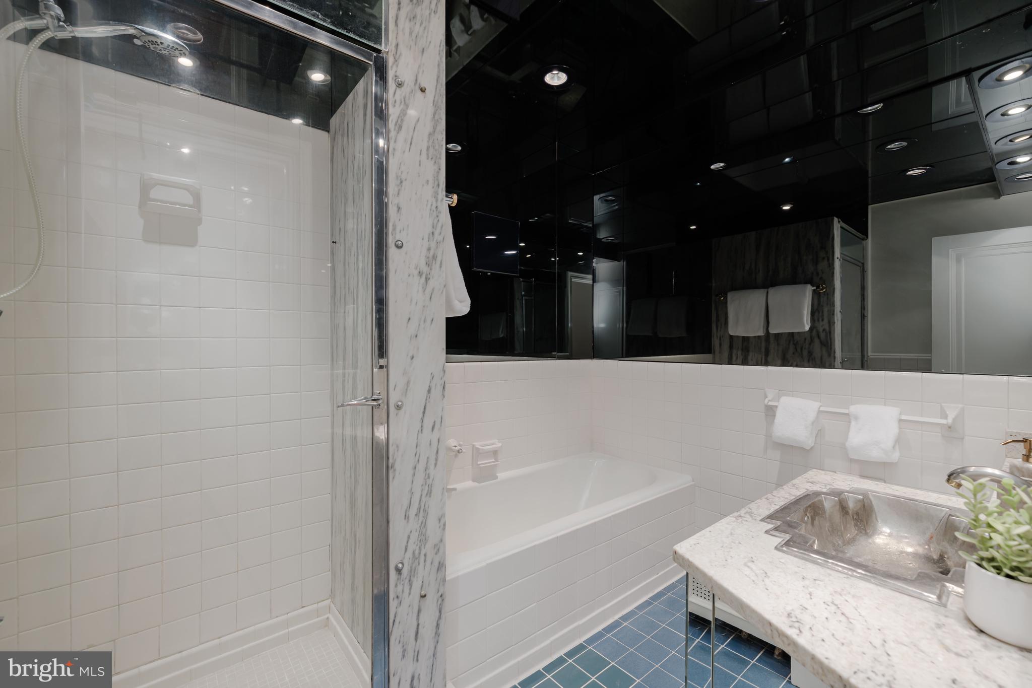 2737 Devonshire Place Northwest, Unit 307 Washington, DC 20008 - Photo 14 of 25 Full Bath