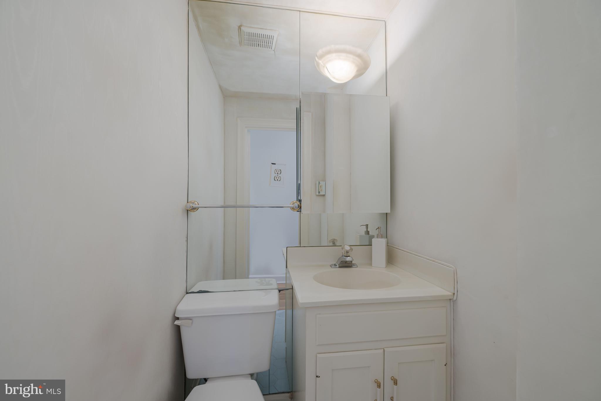 2737 Devonshire Place Northwest, Unit 307 Washington, DC 20008 - Photo 17 of 25 Powder Room