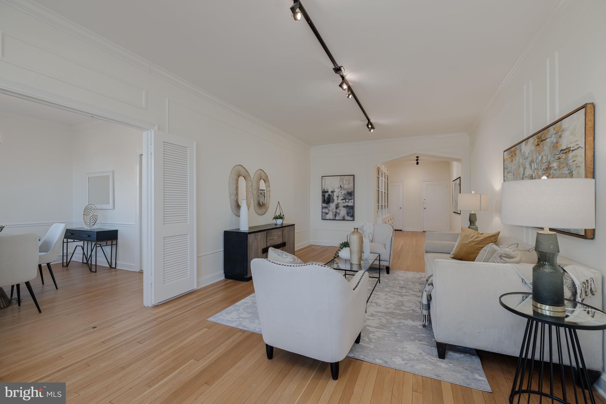 2737 Devonshire Place Northwest, Unit 307 Washington, DC 20008 - Photo 5 of 25 Living Room