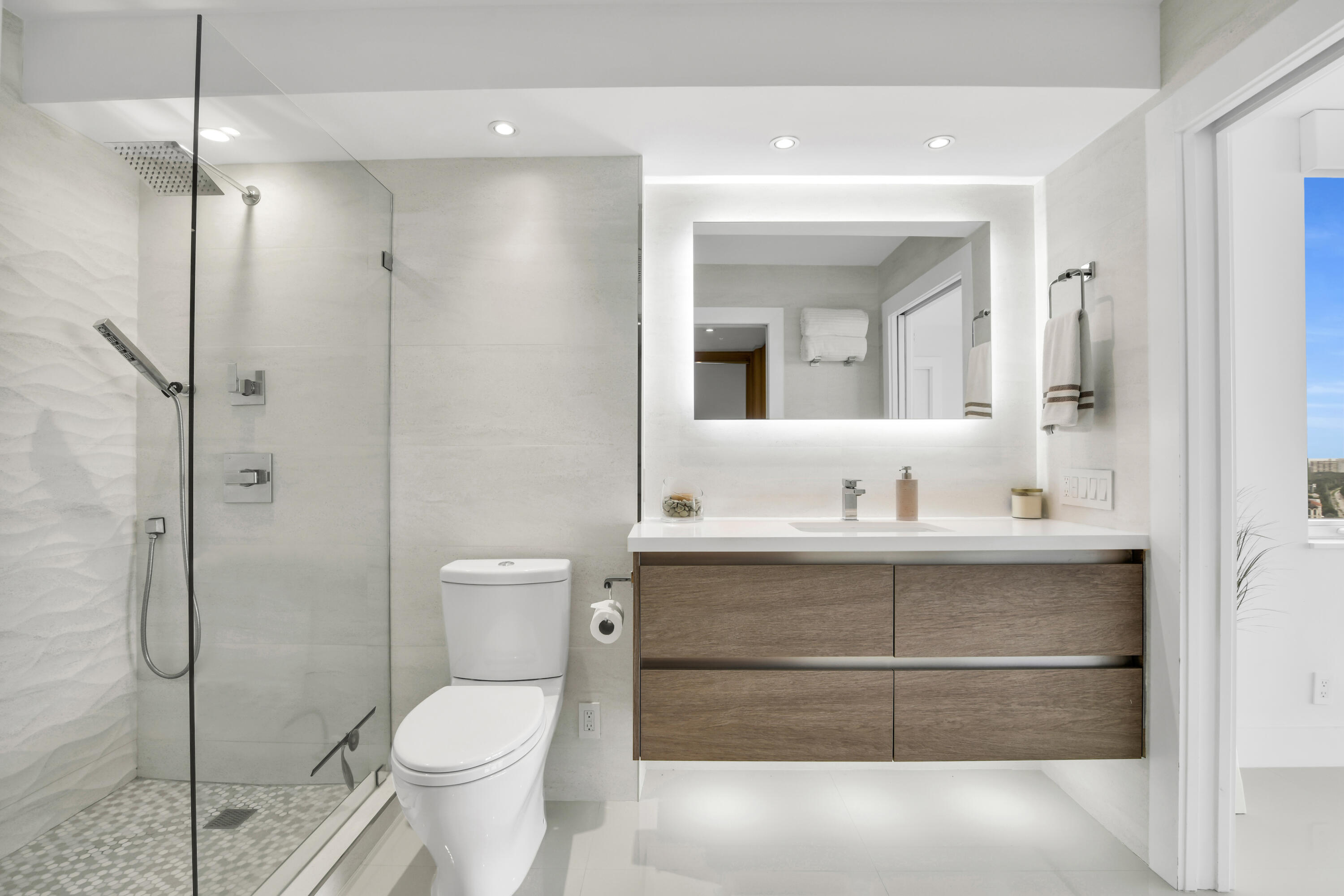 500 South Ocean Boulevard, Unit 2007 Boca Raton, FL 33432 - Photo 22 of 42 Master bathroom