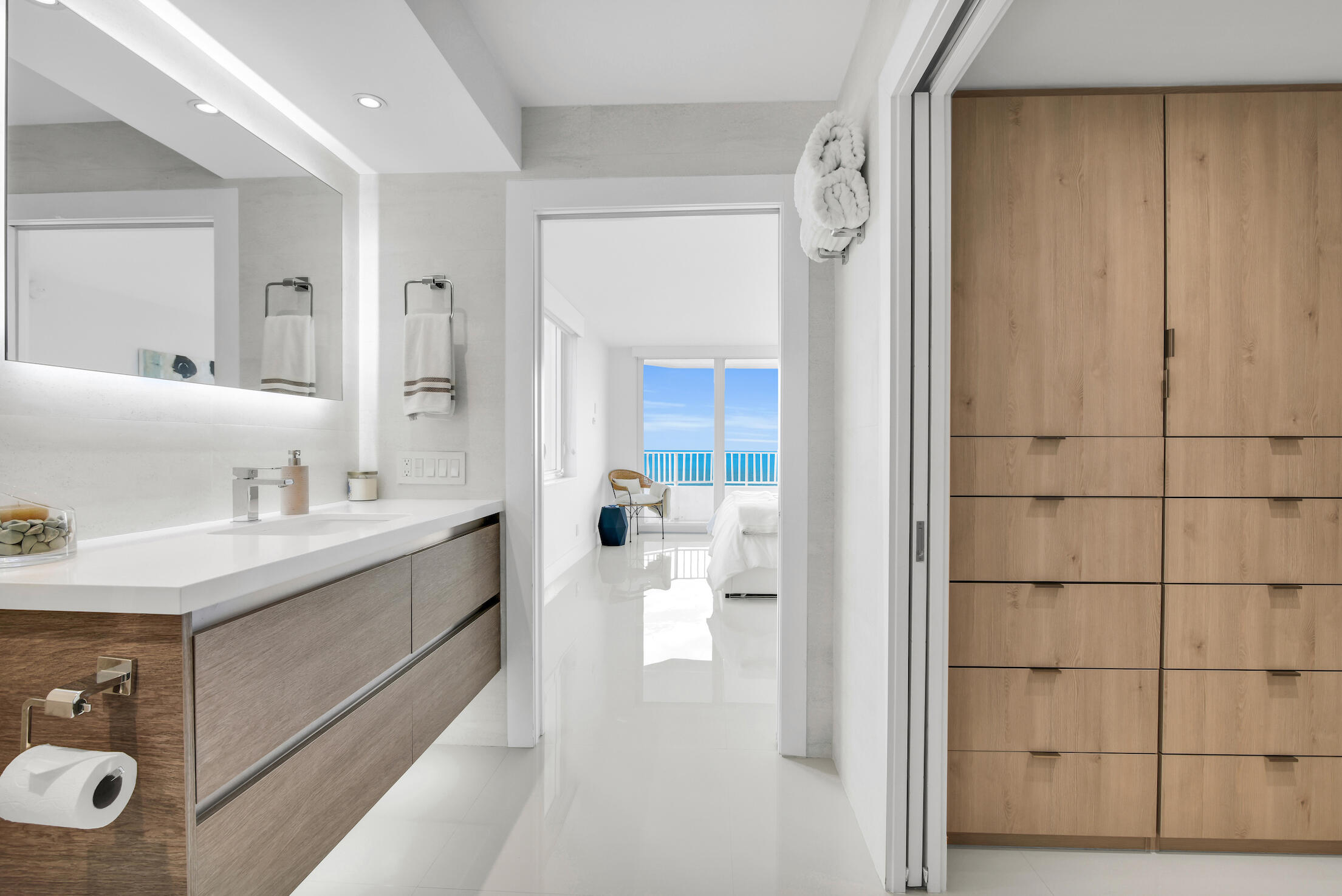500 South Ocean Boulevard, Unit 2007 Boca Raton, FL 33432 - Photo 23 of 42 Master bathroom