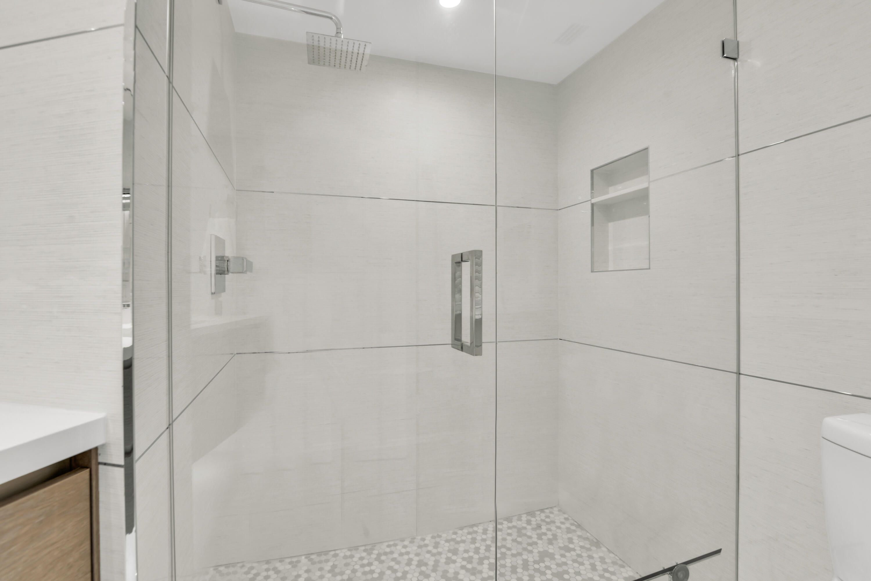 500 South Ocean Boulevard, Unit 2007 Boca Raton, FL 33432 - Photo 29 of 42 Guest bathroom