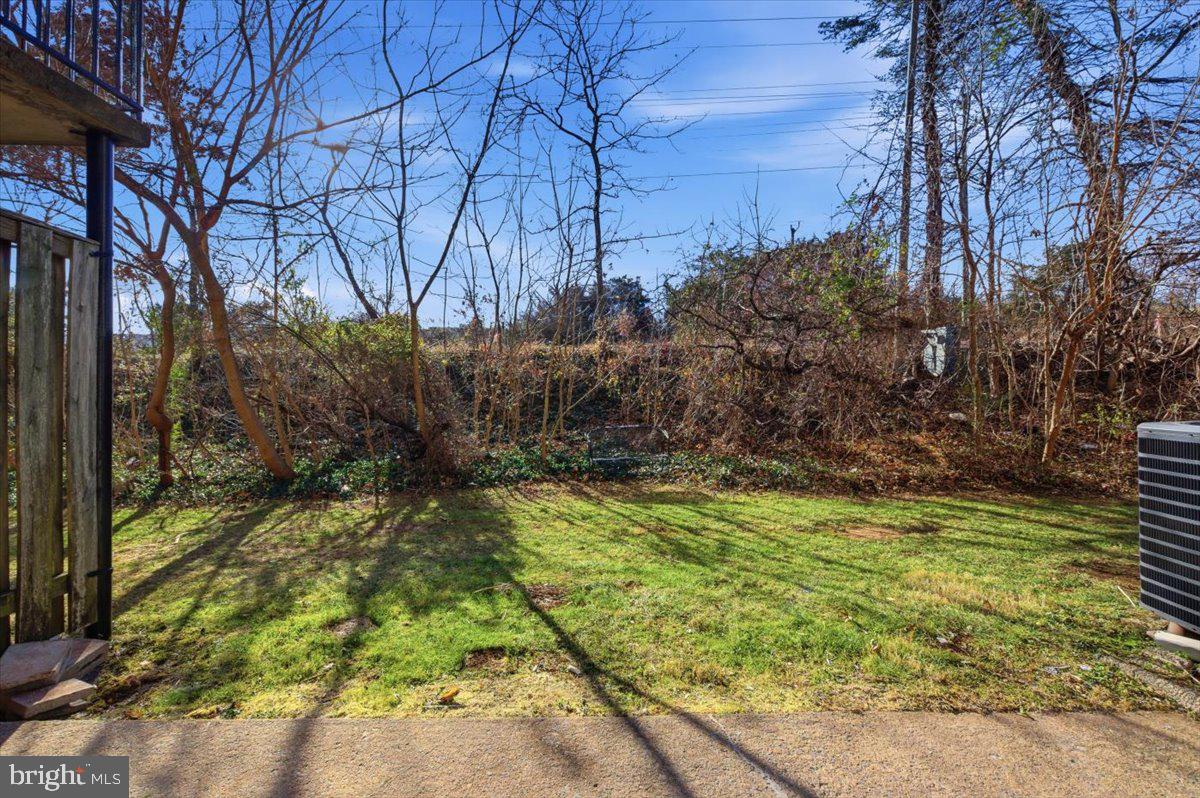Margate Court, Unit A Sterling, VA 20164 - Photo 19 of 20 a backyard of a house with lots of green space