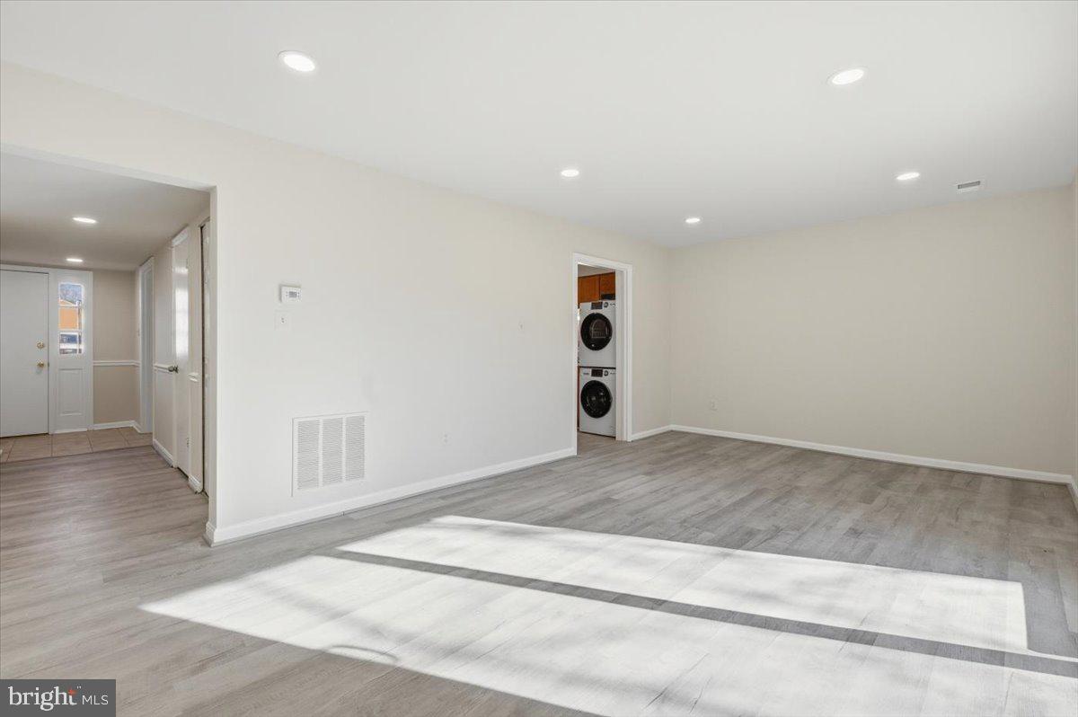 Margate Court, Unit A Sterling, VA 20164 - Photo 8 of 20 a view of an empty room