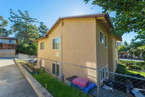 $929,000 | 1960 Arnold Way, Alpine, CA 91901