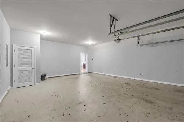 en empty room with ceiling fan