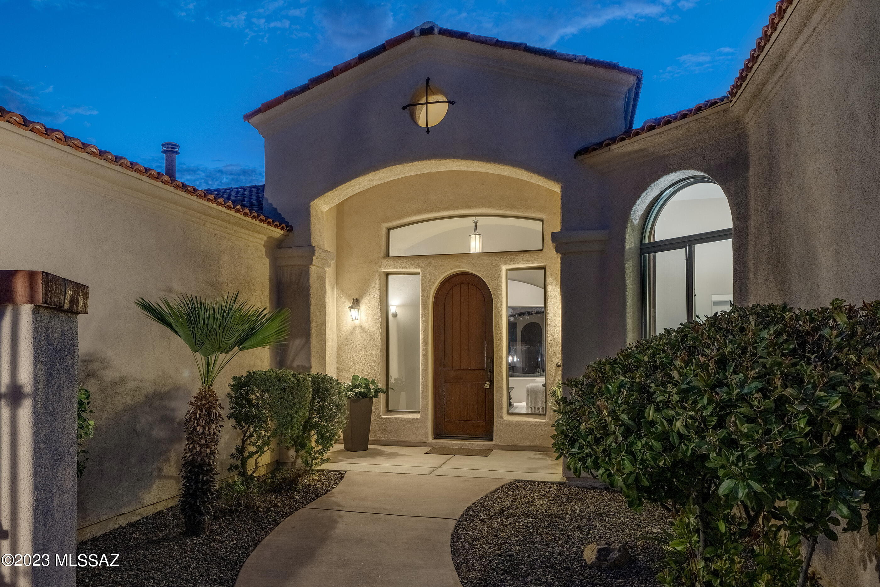 10889 North Pusch Ridge View Place Oro Valley, AZ 85737 - Photo 4 of 38