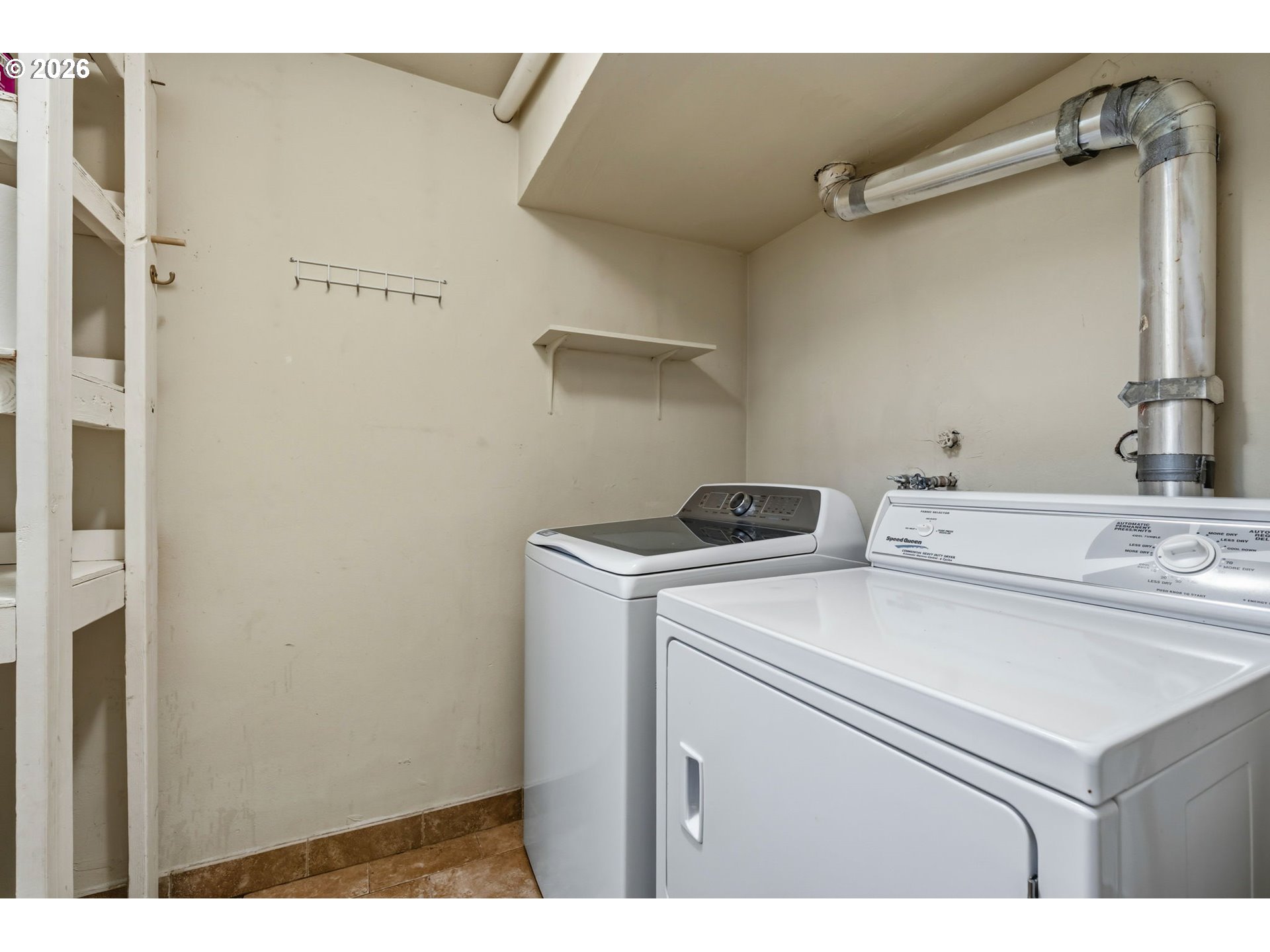9540 Southwest Terwilliger Boulevard Portland, OR 97219 - Photo 18 of 44