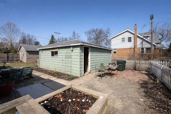 $319,000 | 8424 Greenview Avenue, Brookfield, IL 60513