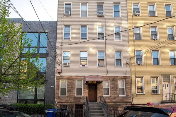 $1,950 | 524 Adams Street, Unit 3R, Hoboken, NJ 07030