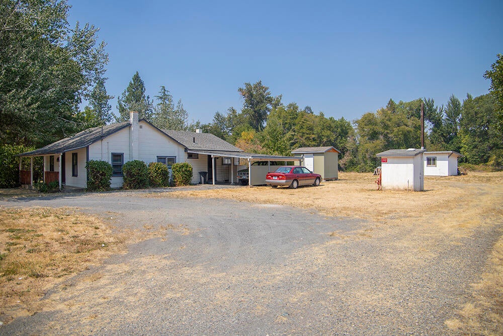 2776 Merlin Road Grants Pass, OR 97526 - Photo 22 of 26 21