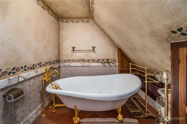 $2,480,000 | 4 Thornewood Lane Southwest, Lakewood, WA 98498