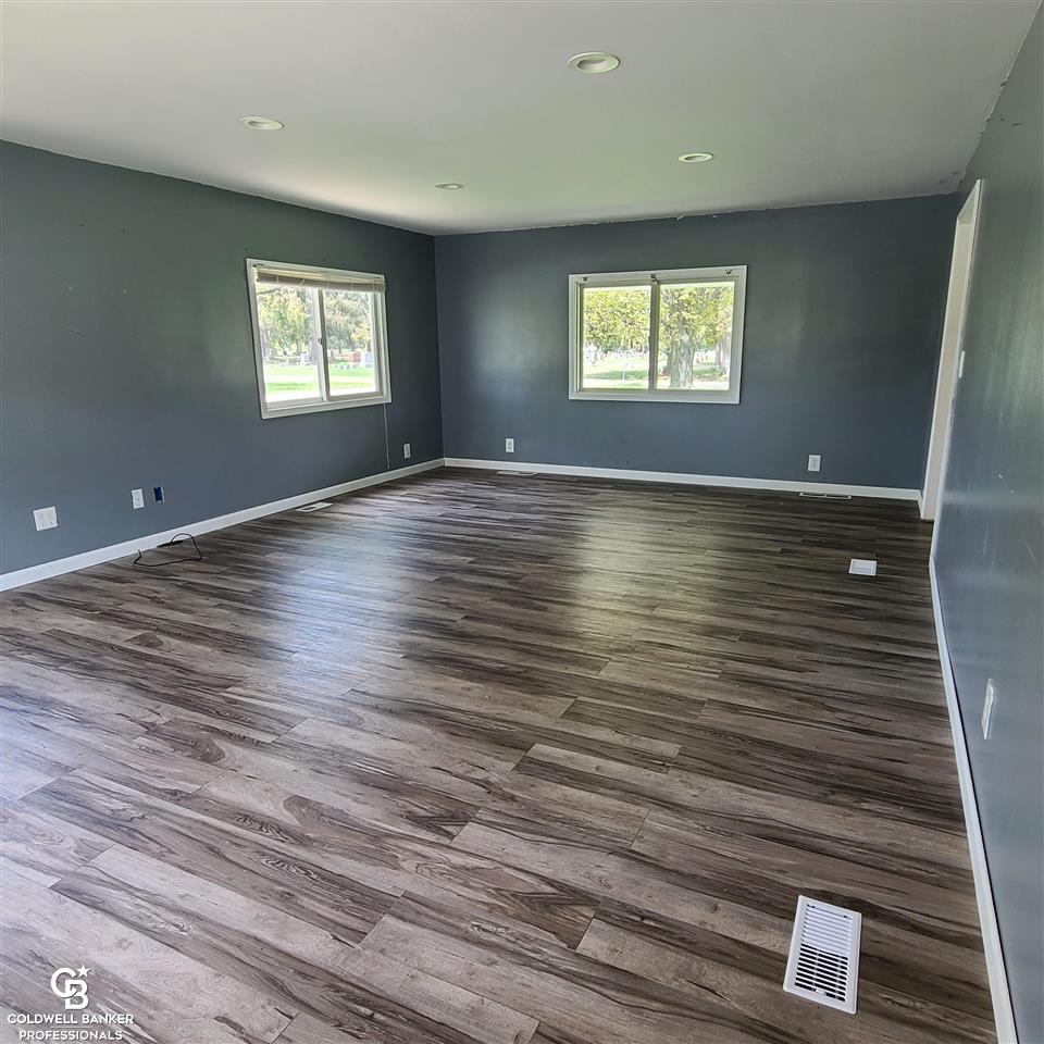 32 Morris Road Sandusky, MI 48471 - Photo 11 of 27 Living Room View 2