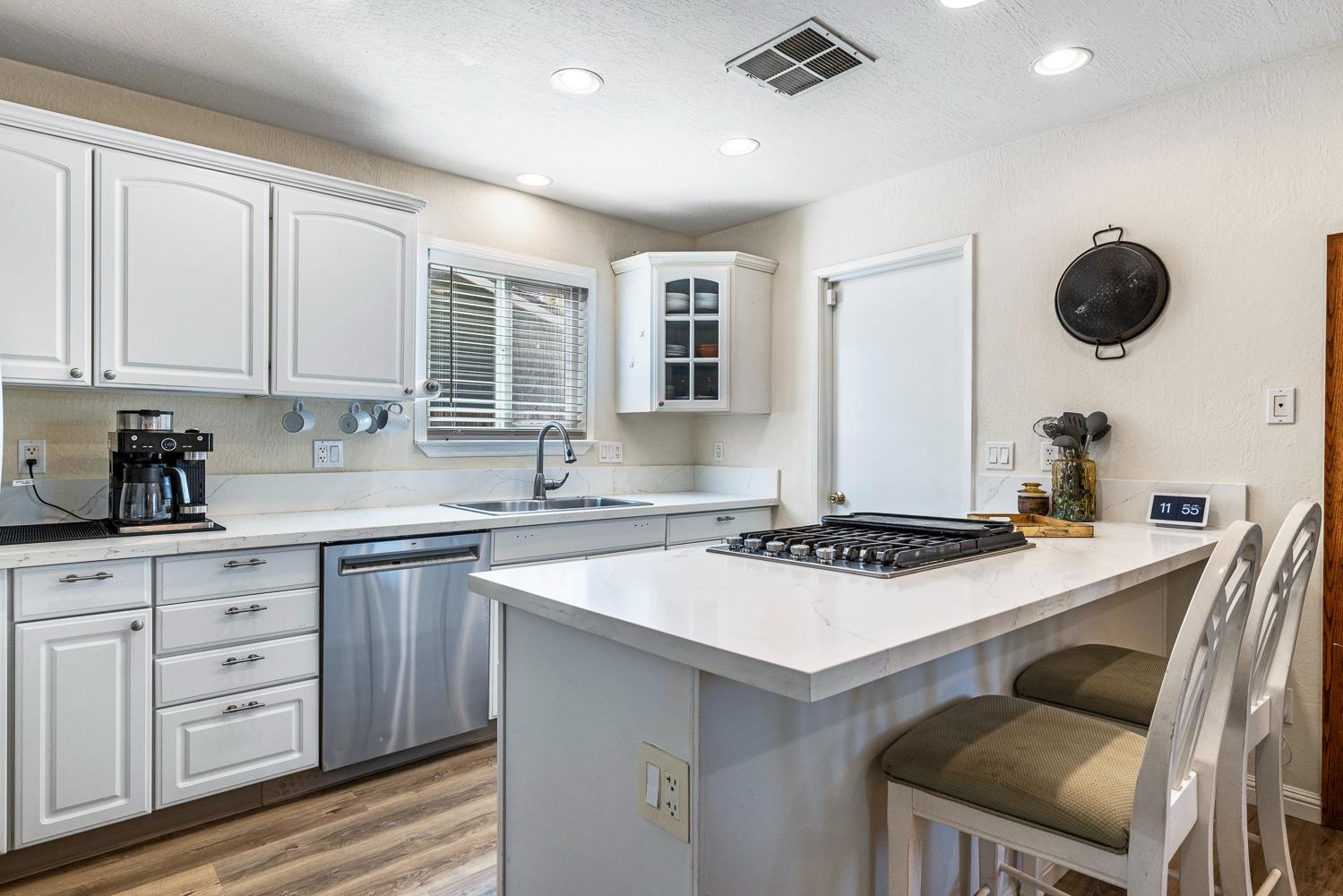 2877 Caesar Avenue Clovis, CA 93612 - Photo 12 of 32 a kitchen with a stove a sink and a refrigerator