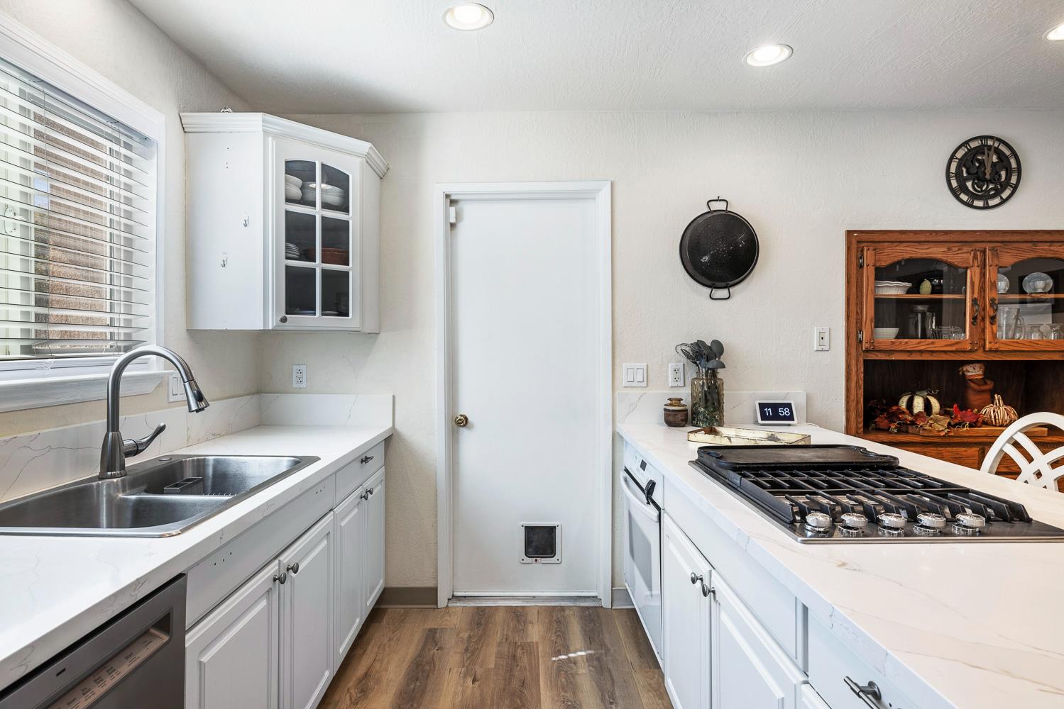 2877 Caesar Avenue Clovis, CA 93612 - Photo 18 of 32 a kitchen with a sink and a stove top oven