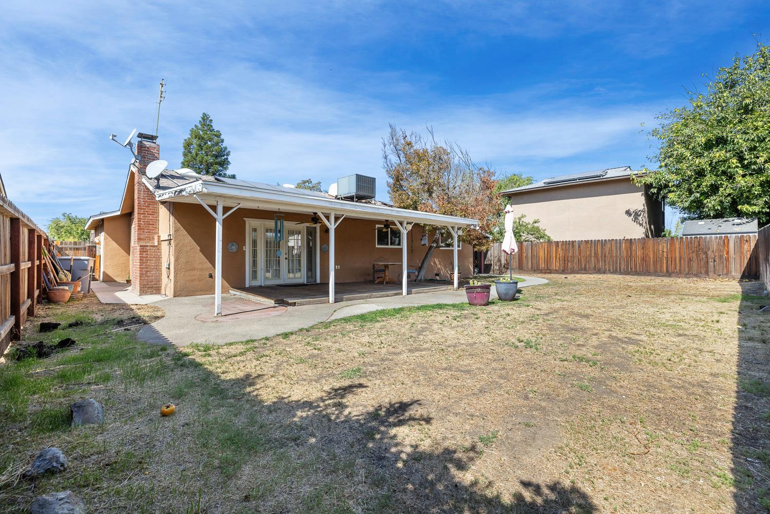 2877 Caesar Avenue Clovis, CA 93612 - Photo 28 of 32 front view of a house with a yard