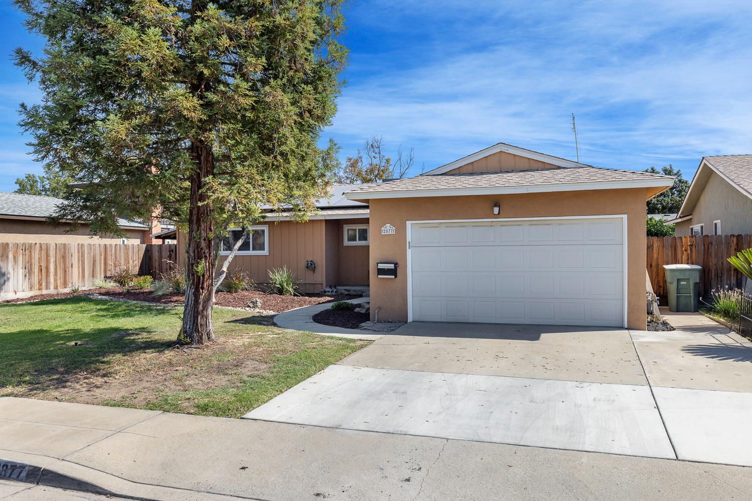 2877 Caesar Avenue Clovis, CA 93612 - Photo 30 of 32 a front view of a house with garden