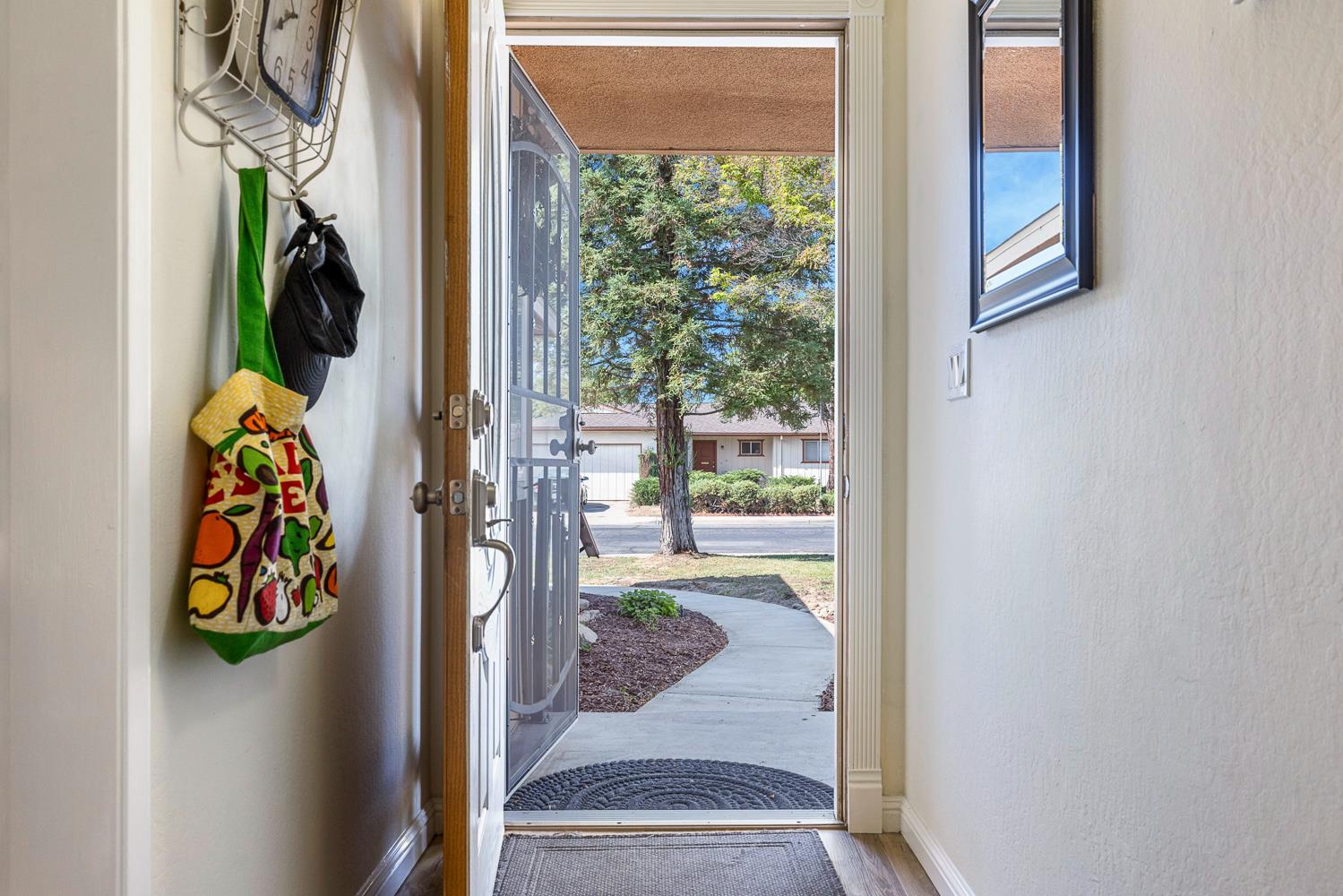 2877 Caesar Avenue Clovis, CA 93612 - Photo 3 of 32