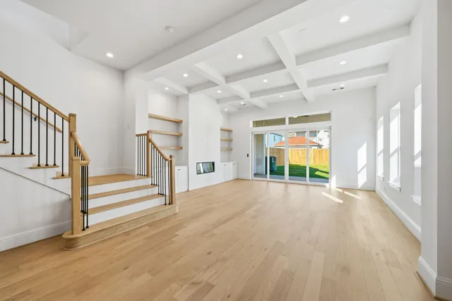 a view of livingroom with furniture and windows