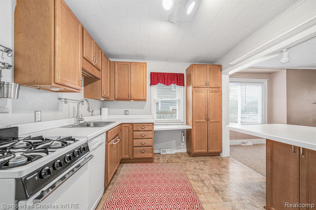 3329 Harvard Road Royal Oak, MI 48073 - Photo 9 of 27