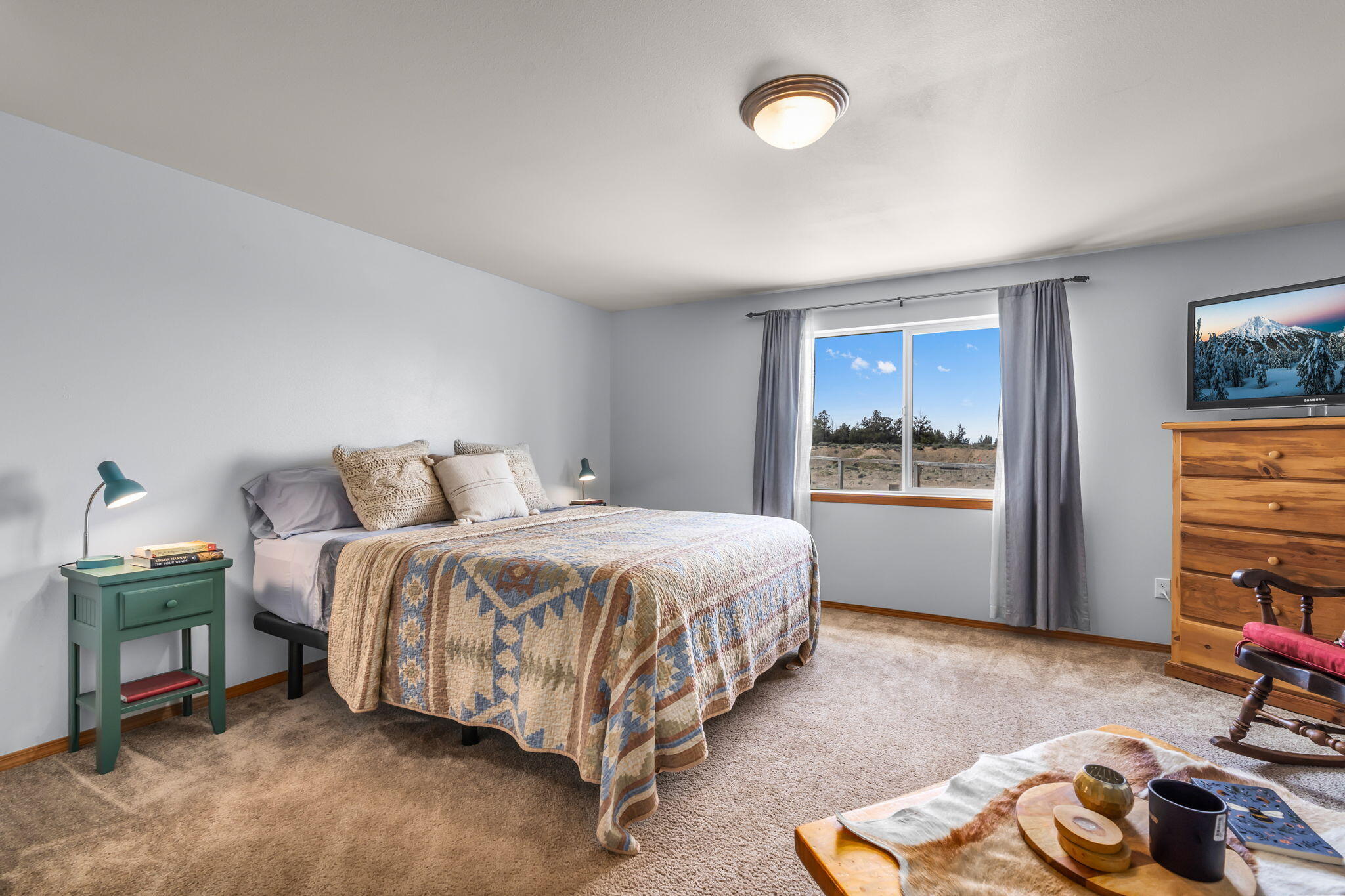 26291 Willard Road Bend, OR 97701 - Photo 26 of 44 Primary Bedroom