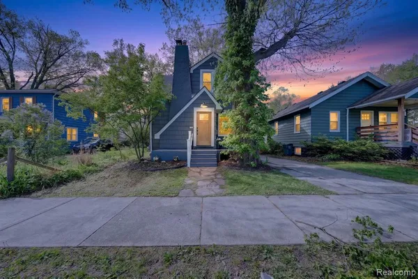 $249,000 | 582 East Drayton Street, Ferndale, MI 48220